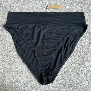 SKIMS sleep brief NWT (2x)